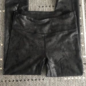 Black Crackle Powerhold Fabletic Leggings